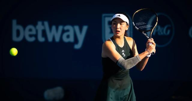 为柏林赛一, https, 高芙面对中