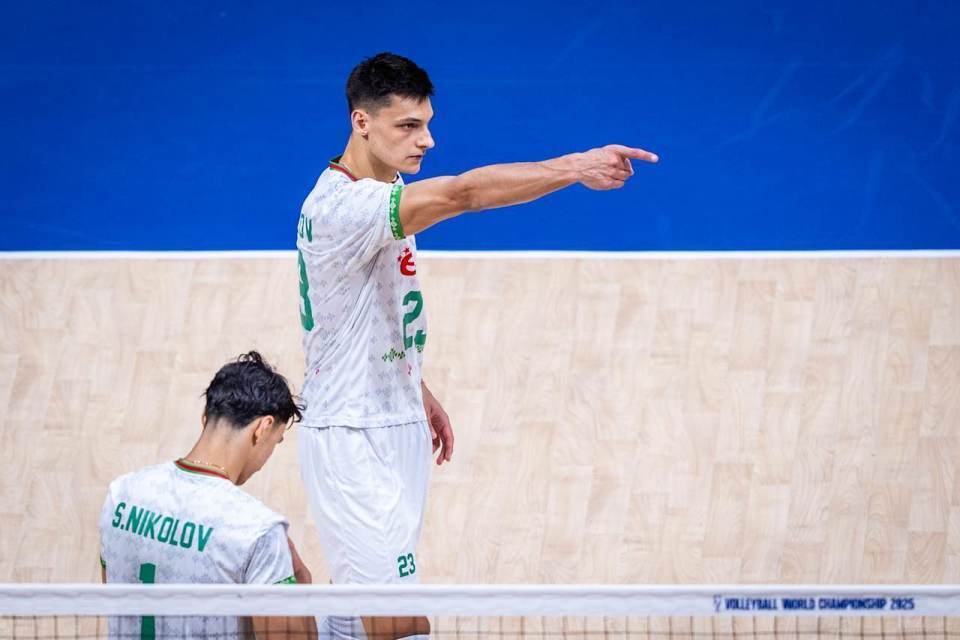 连扳, 年男排世锦